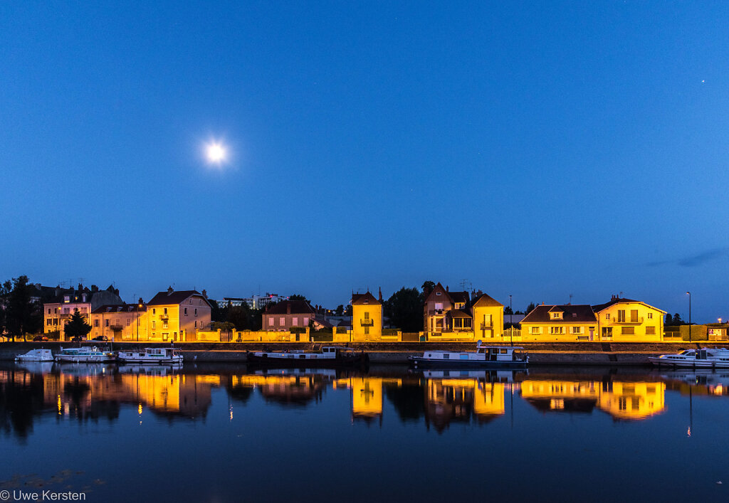 Quai Mavia unterm Mond
