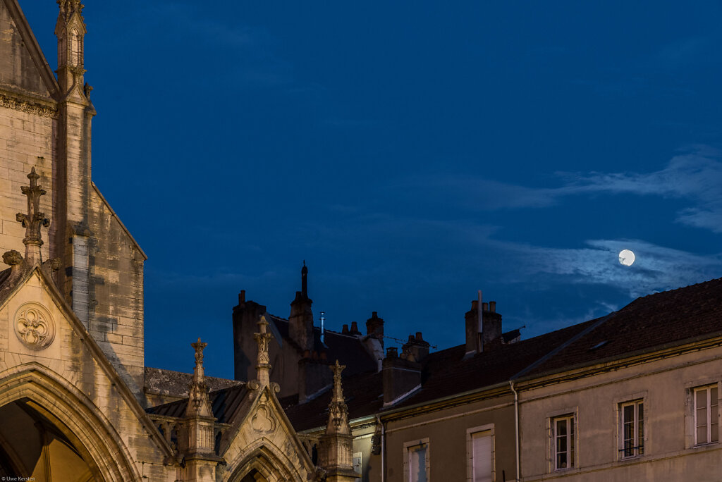 Basilique Notre-Dame de Gray mit Mond